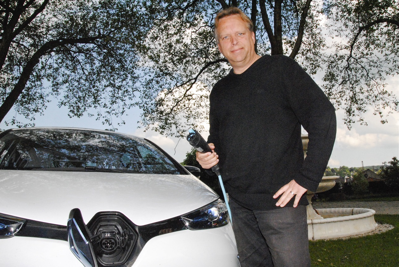 Eigenen Strom beim Heizen produzieren Villamedia Betreiber mit Elektroauto