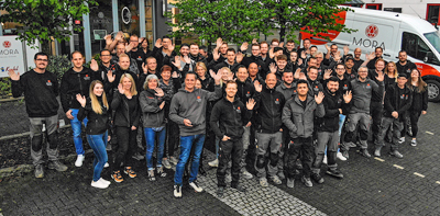 Gruppenbild der mora-Mitarbeiter